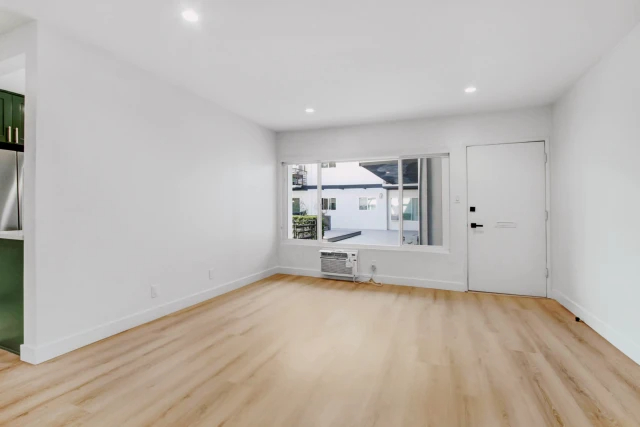 Selworth Apartments63448677962883122