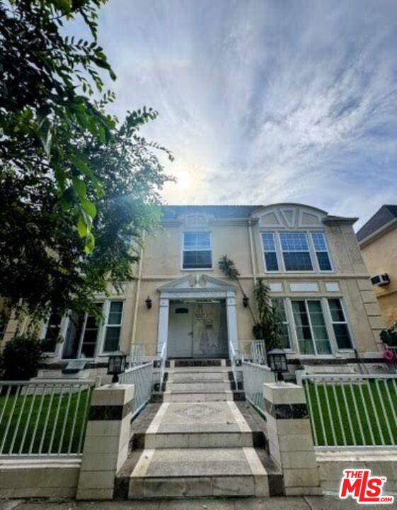 137 S Crescent Drive 5 Beverly Hills CA, 9021264122913454849120