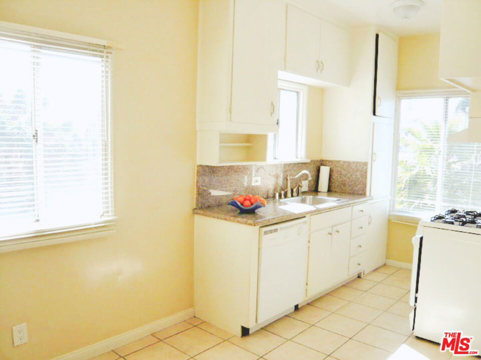 1269 S Citrus Avenue 8 Los Angeles CA, 9001964101375315330122
