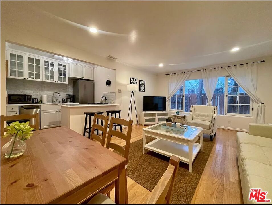 834 Lincoln Boulevard 1 Santa Monica CA, 9040364111227374467121