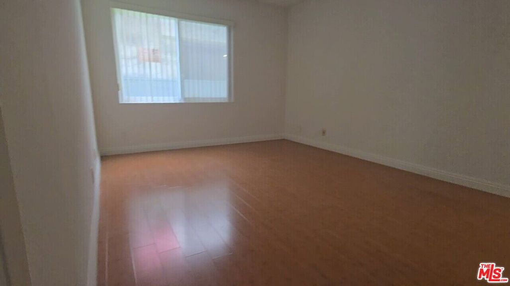 686 S Ardmore Avenue 101 Los Angeles CA, 9000564109358397185120