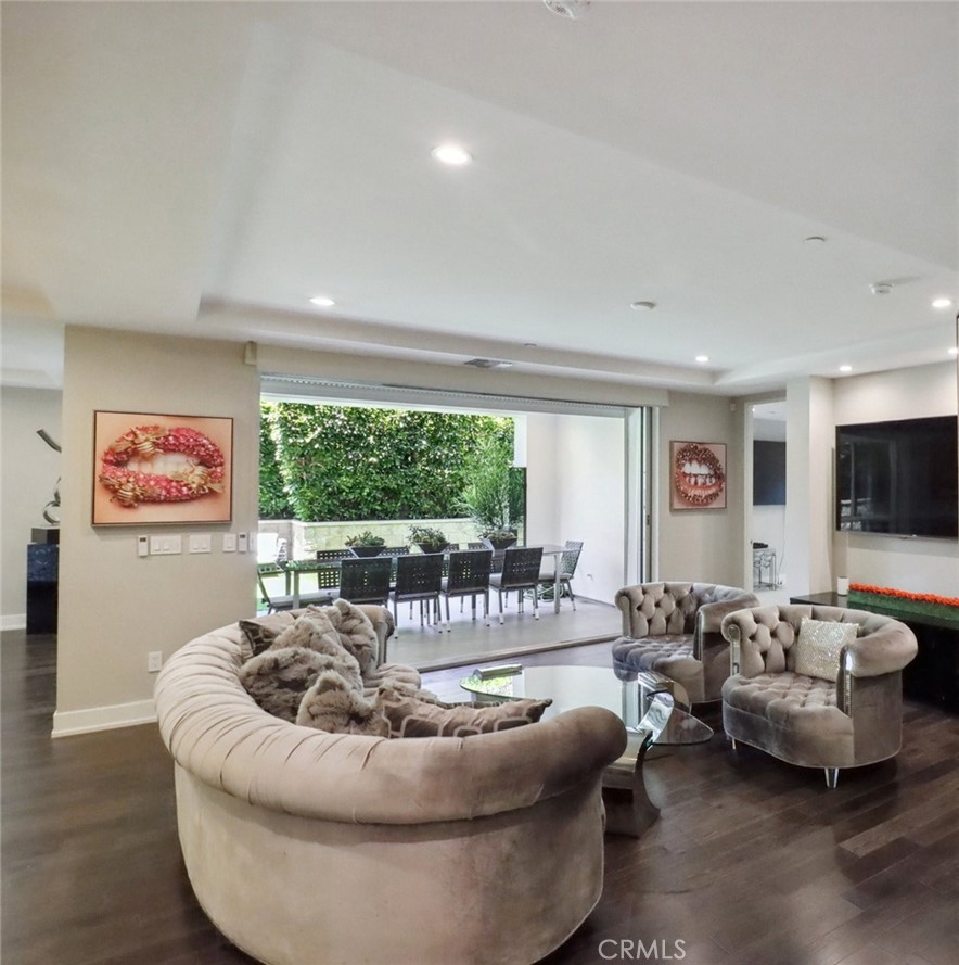 460 N Palm Drive 102 Beverly Hills CA, 9021064123061422594121