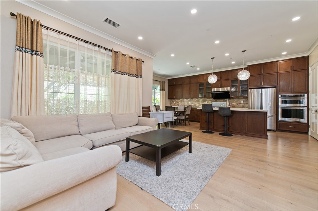128 Iron Horse Irvine CA, 9260263647129833475122