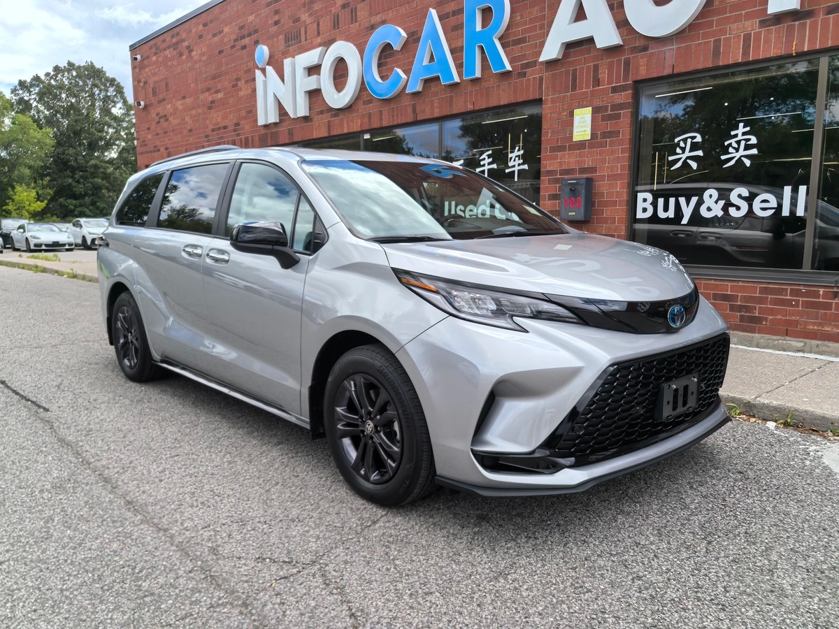 2025 Toyota Sienna XSE