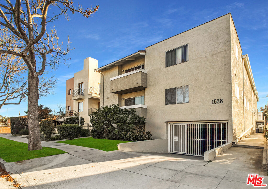 1538 11th 3 Santa Monica CA, 9040164133988343298121