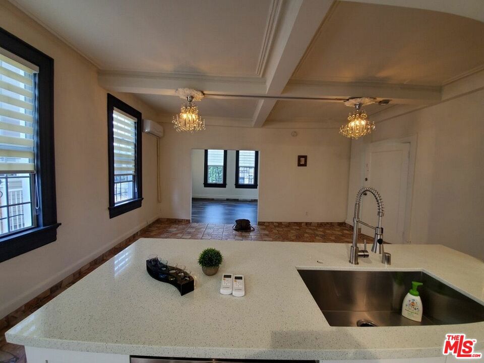 1214 S NORTON Avenue #2 Los Angeles CA, 9001964101679524355122