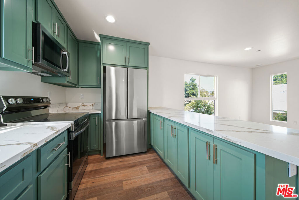 1055 N Wilton Place 1/2 Los Angeles CA, 9003864130194704769122