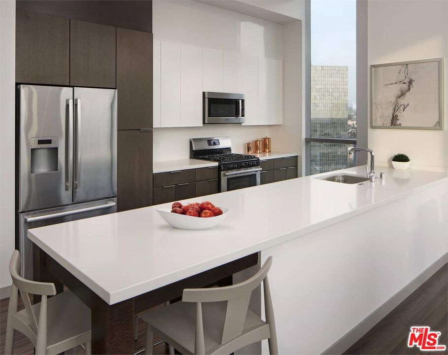 3033 Wilshire Boulevard 513 Los Angeles CA, 9001064111353467395121