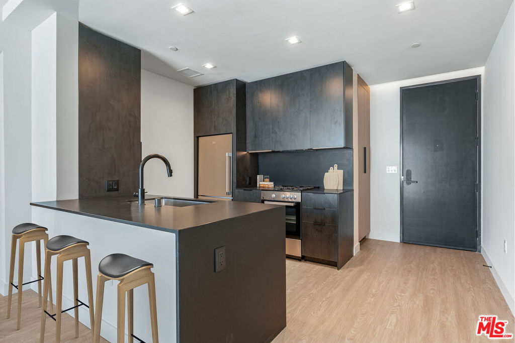 3688 Overland Avenue 401 Los Angeles CA, 9003464113078699137121