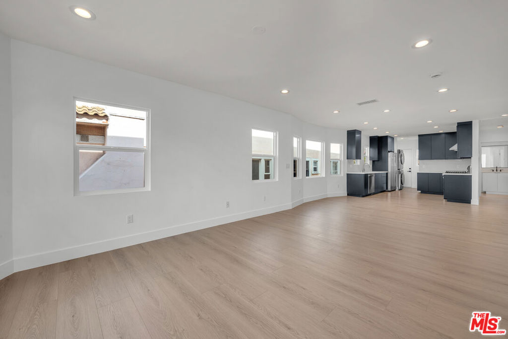 220 S Hoover Street Los Angeles CA, 9000464110208893314120