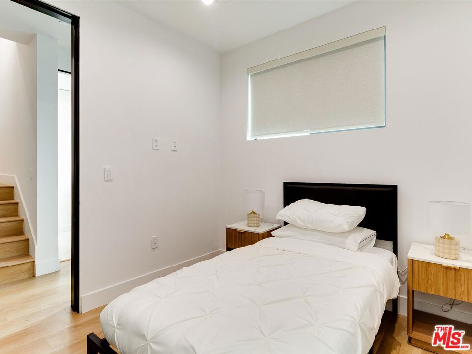 2815 1/2 S Redondo Boulevard Los Angeles CA, 9001663710163667841121