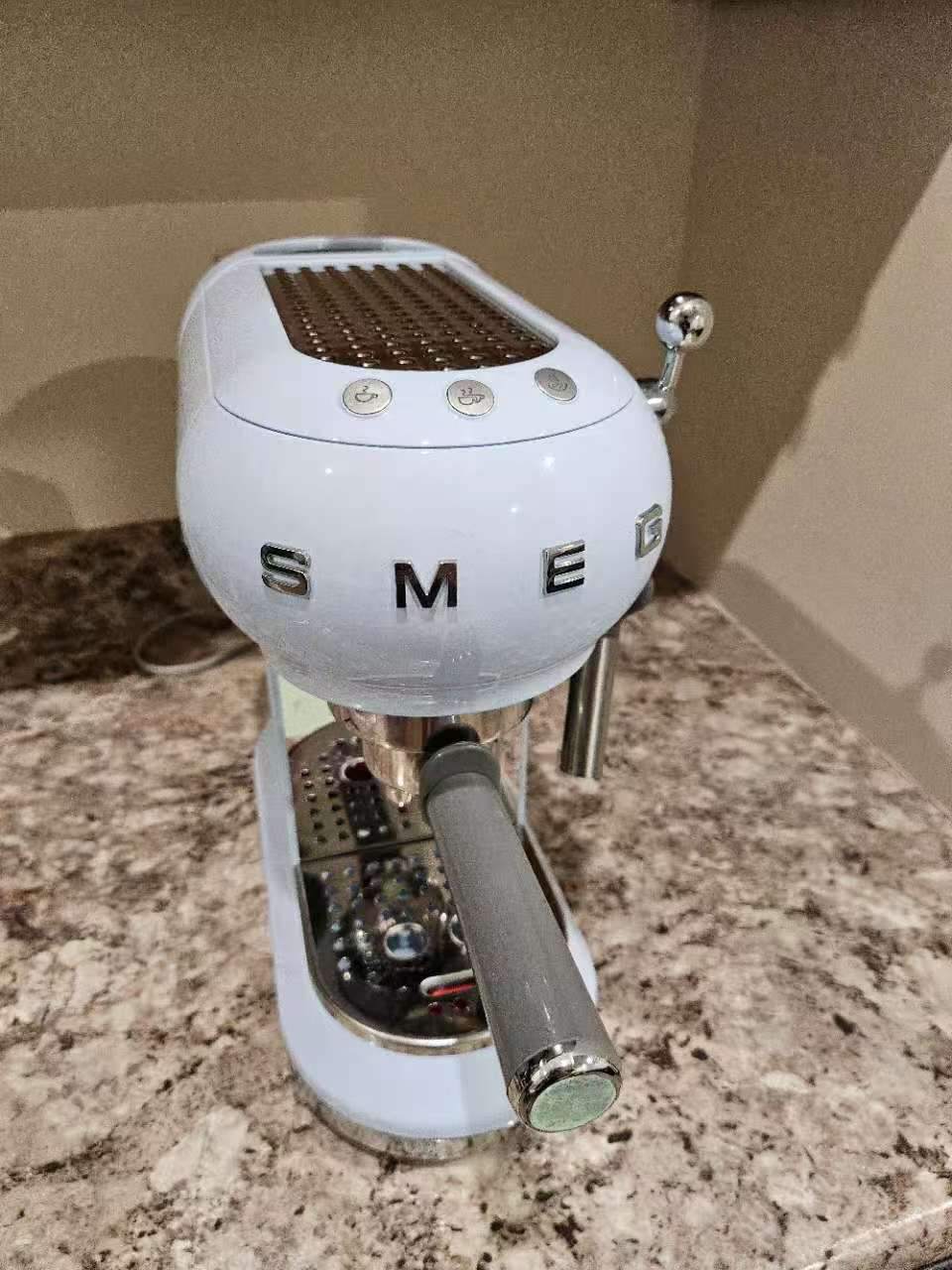Selling Smeg coffee machine $32063611926063875121
