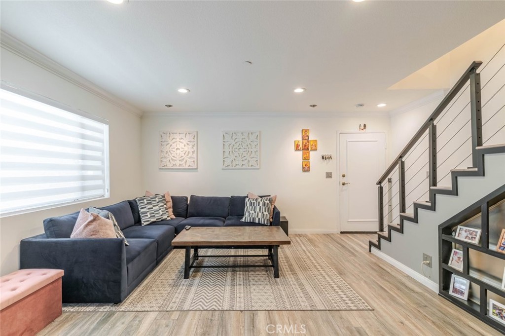 1043 Thompson 11 Glendale CA, 9120164091022158466122