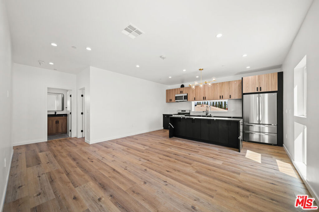 6049 Craner Avenue 2 North Hollywood CA, 9160664085801554434121