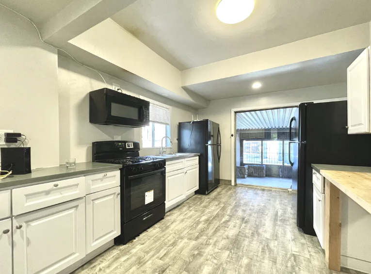 1196 1/2 W 36th St634328074467871215