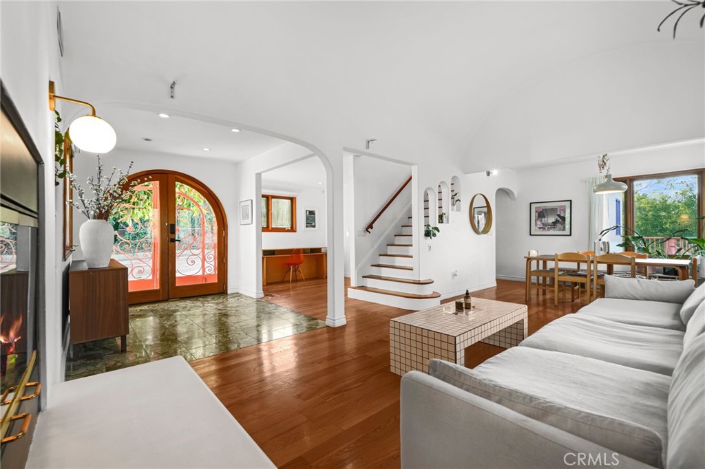 4104 Sea View Drive, Los Angeles CA, 9006563681049985923121