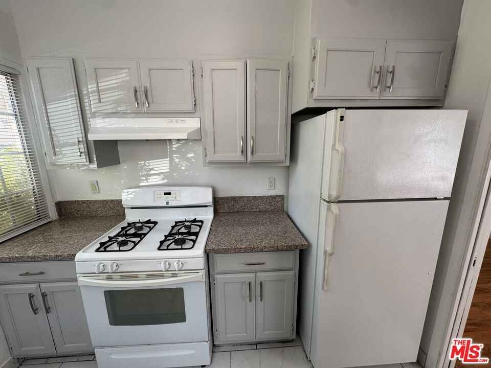 1142 S Bedford Street Los Angeles CA, 90035
