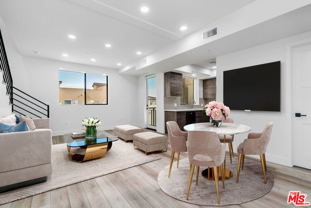 3632 S Keystone Avenue 303 Los Angeles CA, 9003464118579412098121