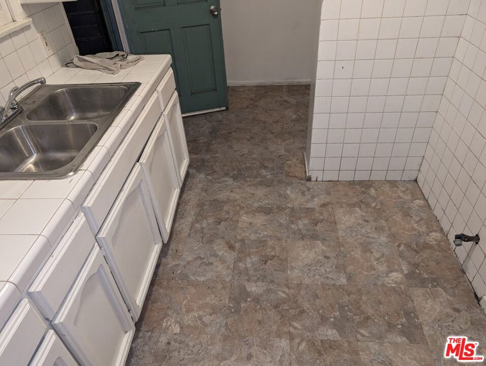8472 S Main Street 8476 1/2 Los Ángeles CA, 9000364130750980609122