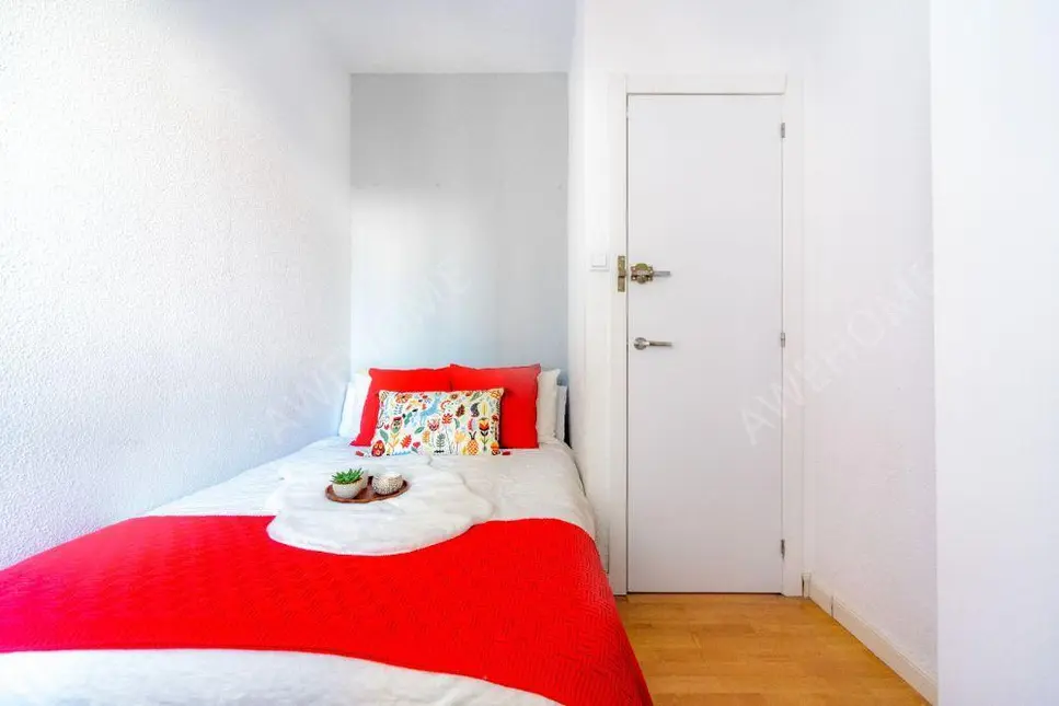 14 Bed 3 Bath
