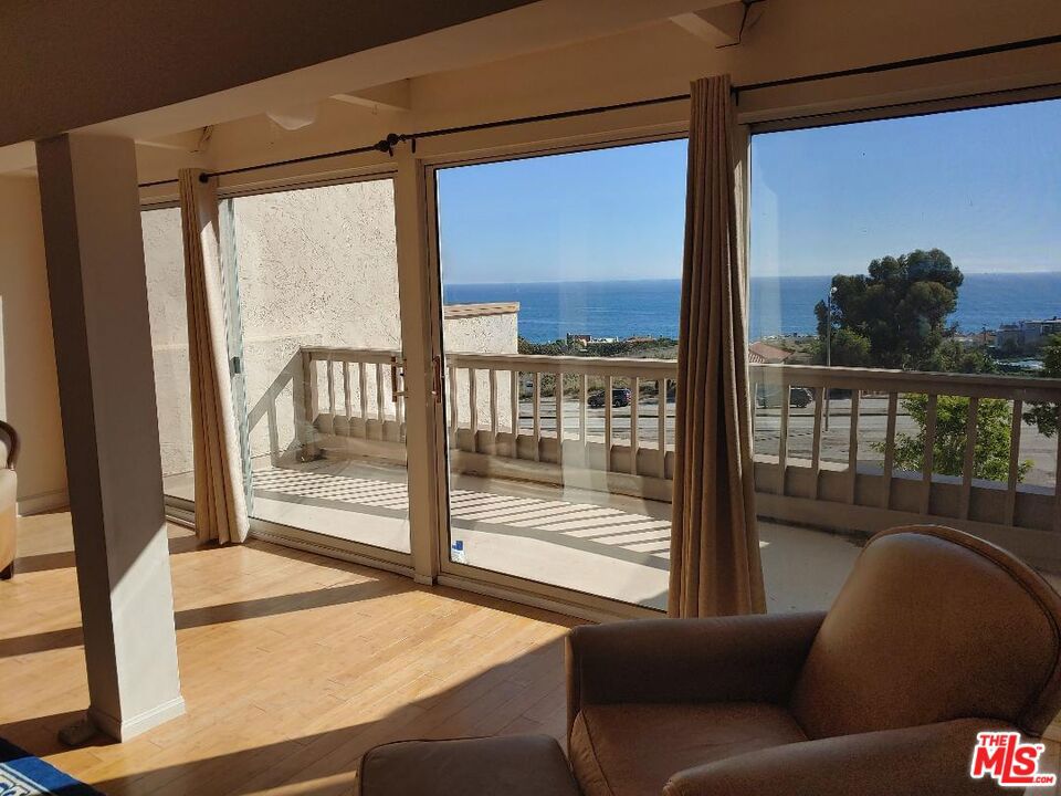 23918 De Ville Way B Malibu CA, 9026564120494190467121