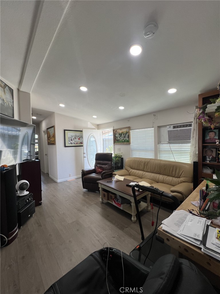 432 HARBOR 69 Santa Ana CA, 9270464135921315073122