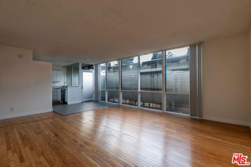 11131 ROSE Avenue 5 Los Angeles CA, 9003464133828233475122