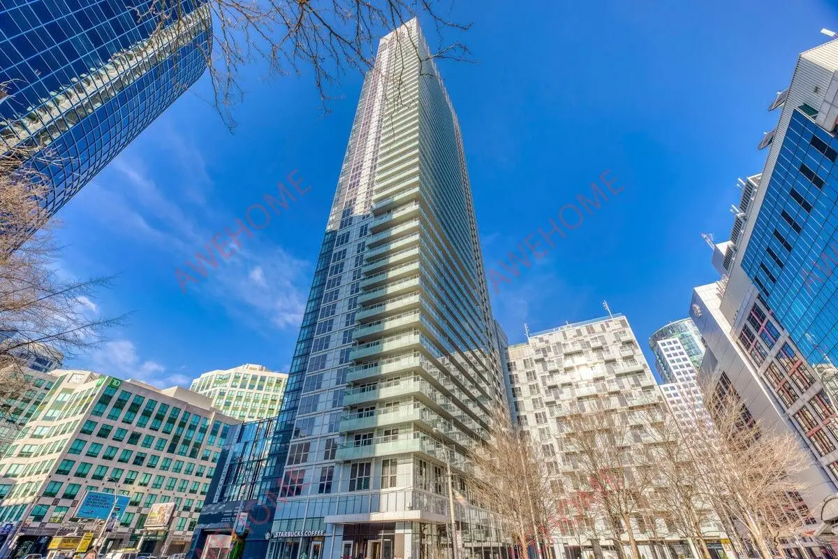 Front Street Central63746130893825122