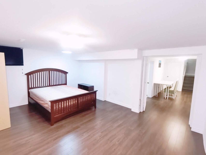 Semi-Basement 2BR Suite for Rent – Steeles & Leslie (Prestigious Neighborhood)63811156084611122