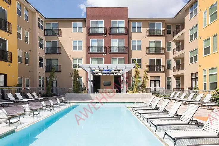 Griffis at the Domain Building 3 35163666235047939120