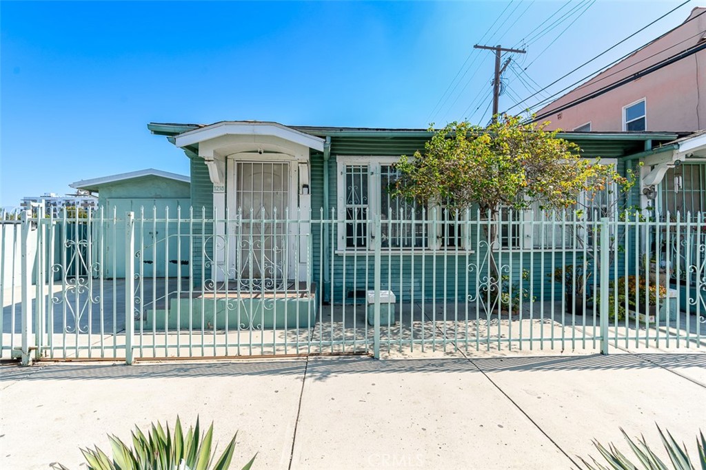 1216 N St Andrews Los Angeles CA, 9003864132813218818122