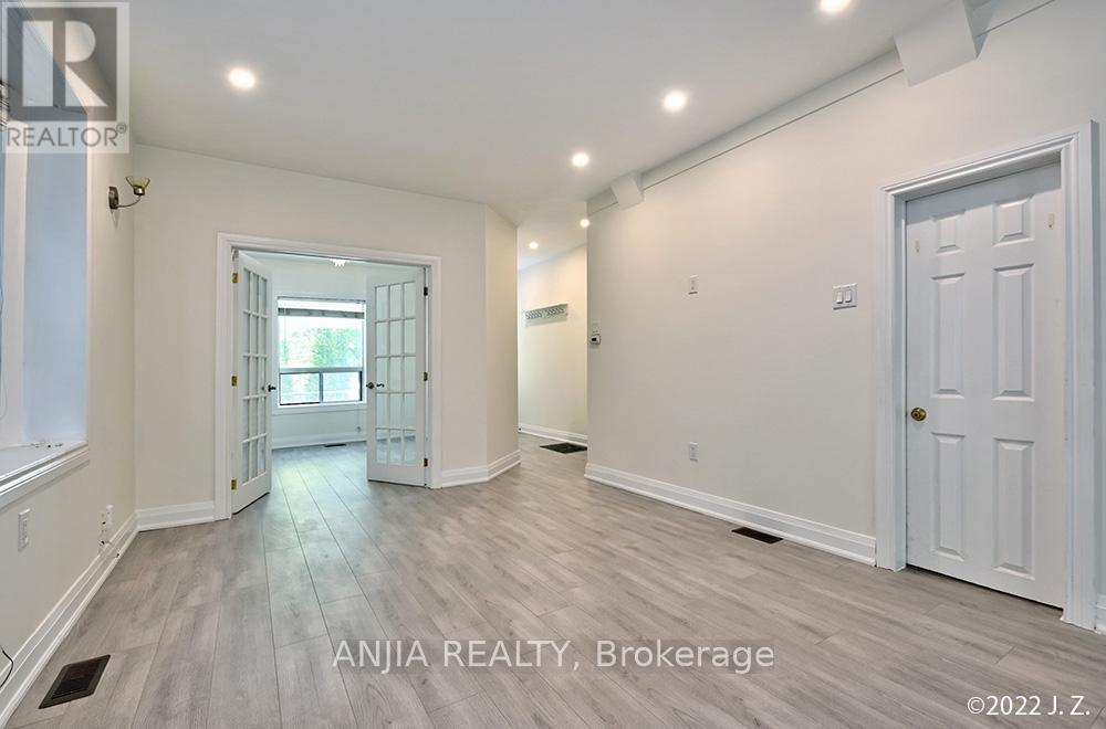 UPPER - 21 WROXETER AVENUE