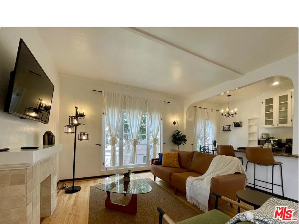 854 4th Street F Santa Monica CA, 9040364112497255811122