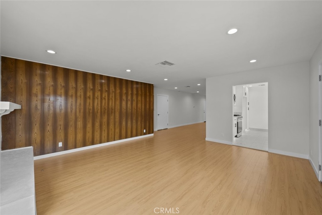 15210 Cohasset Street Van Nuys CA, 9140563710370892289122