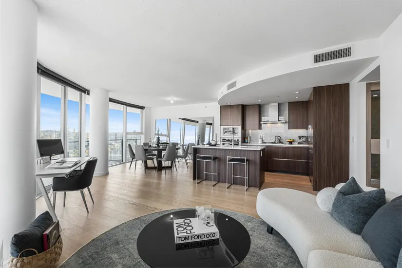 89 Nelson Street 2717, Vancouver, BC