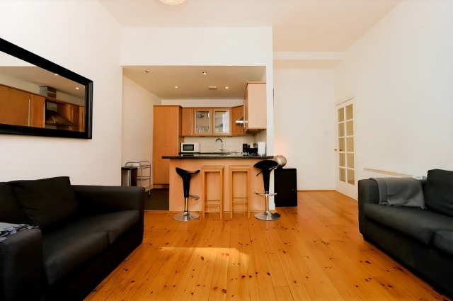 Wilson Street, G1 1HD64173100307842123