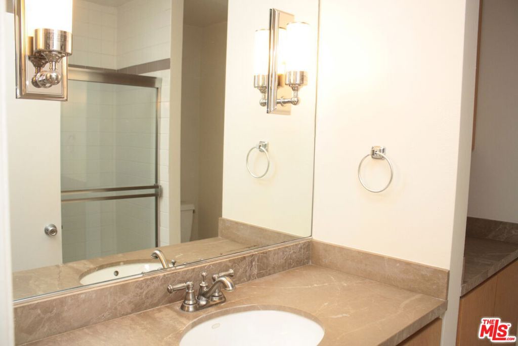 1033 3rd Street 104 Santa Monica CA, 9040364119897544322121