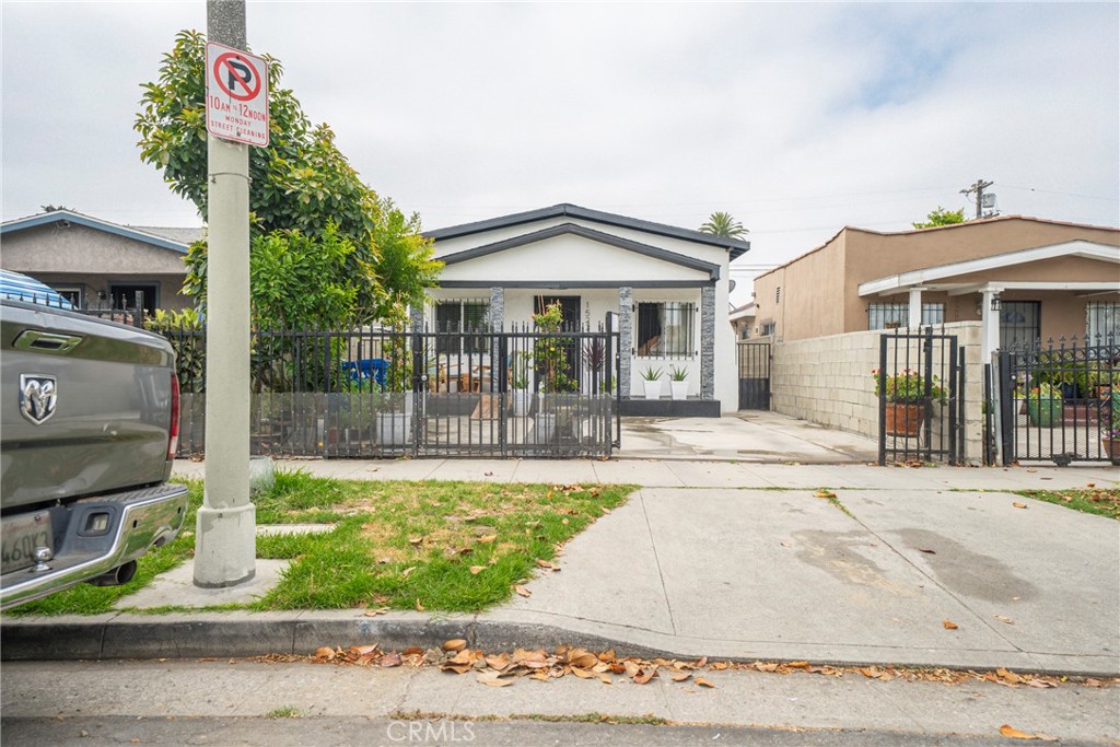 1522 W 58th Los Angeles CA, 9004764122460224514120