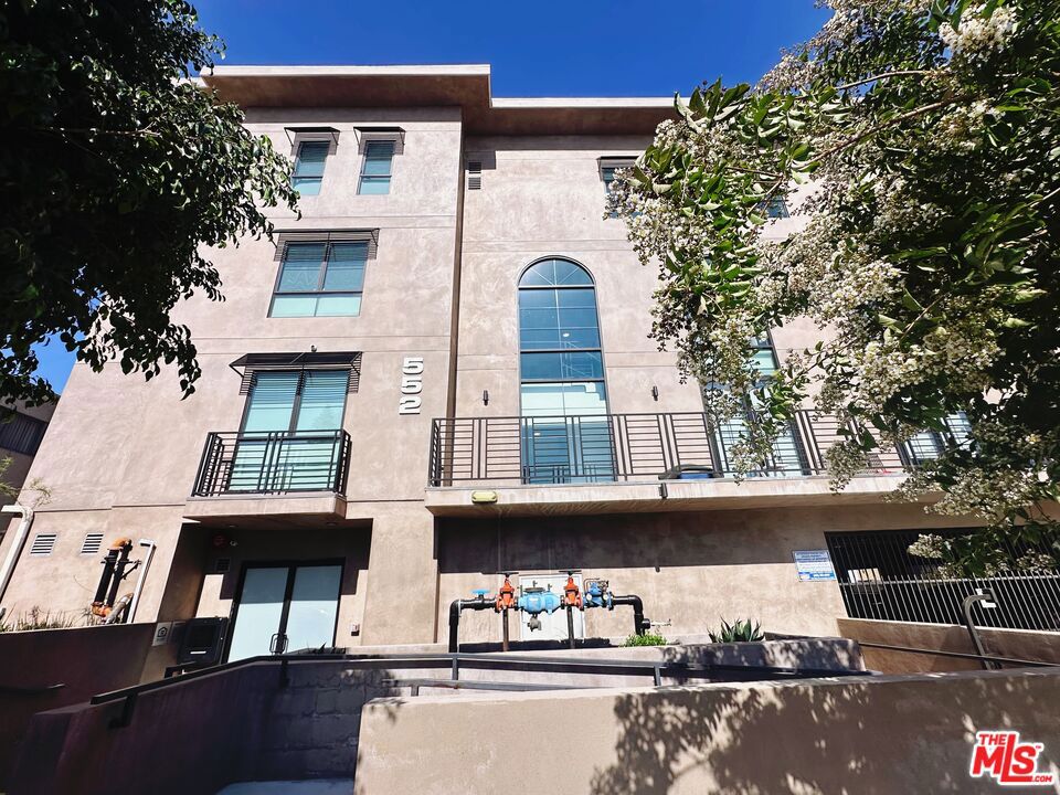 552 N Hobart Boulevard 202 Los Angeles CA, 9000463868113380867121