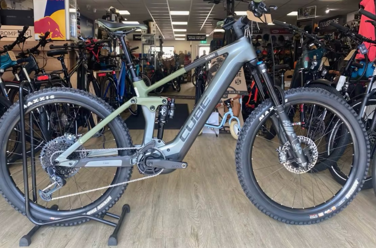 Cube Stereo Hybrid 160 HPC Race E-MTB - Like New For Sale