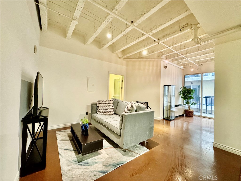 312 W 5th Street 1009 Los Angeles CA, 9001364110437145857120