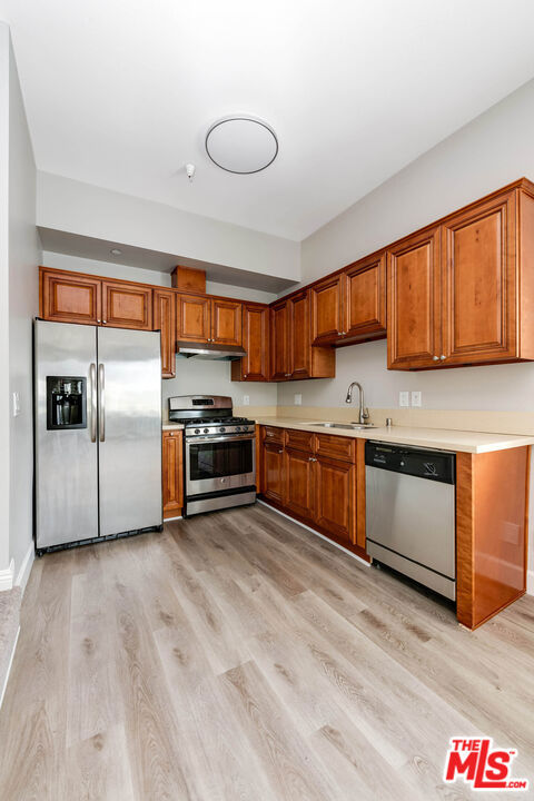 14735 Calle Friar 104 Van Nuys CA, 9141164111487913089120