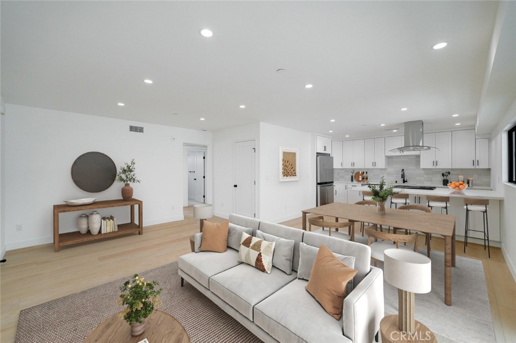 1334 9th Street 2 Santa Monica CA, 9040164098086561025120
