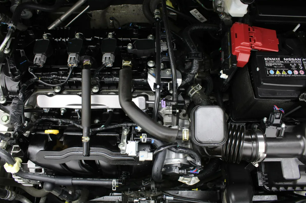 Nissan Versa 1.6 Advance AT64682748614530126
