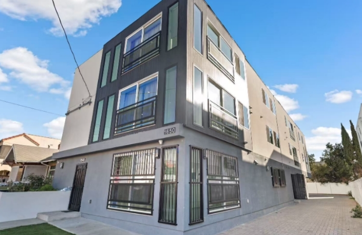 1650 W 35th St63880124172161121