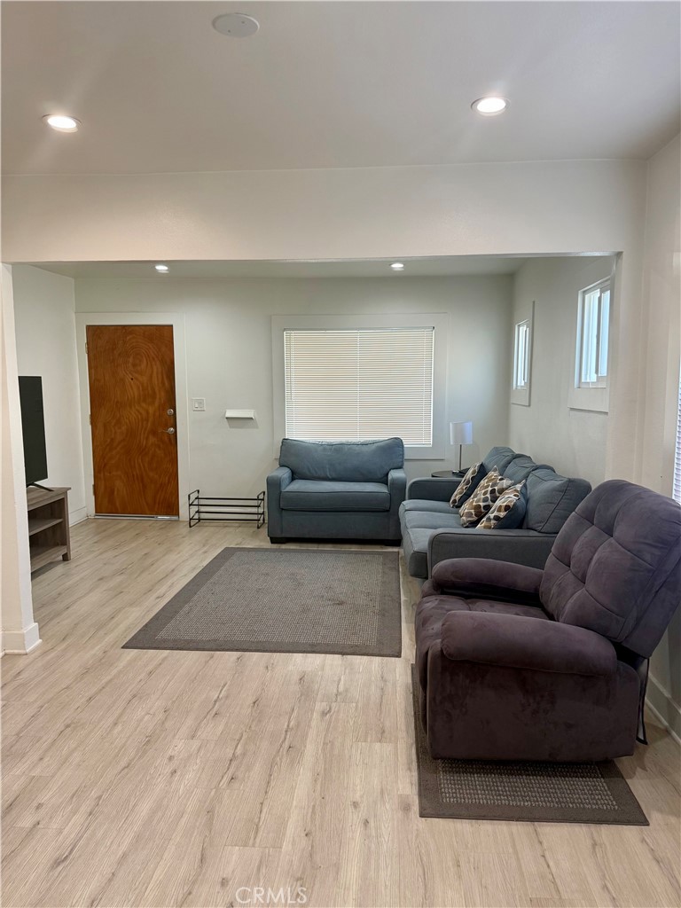 1031 1031 W 84th Los Angeles CA, 9004463812840857987121