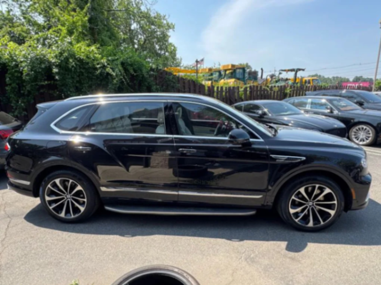 Pre-Owned 2023 Bentley Bentayga EWB Azure V8 Sport Utility 4D63282513403907128