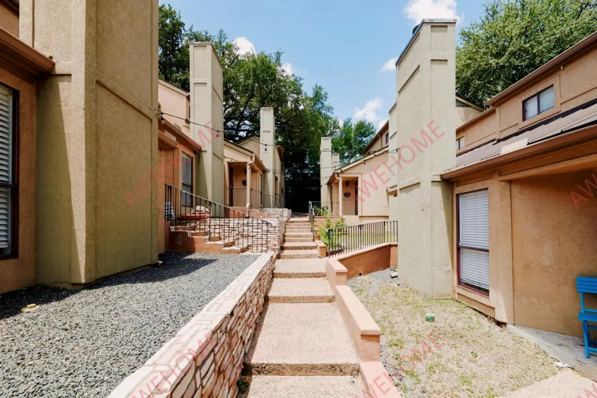 Bouldin Creek63667784891137122