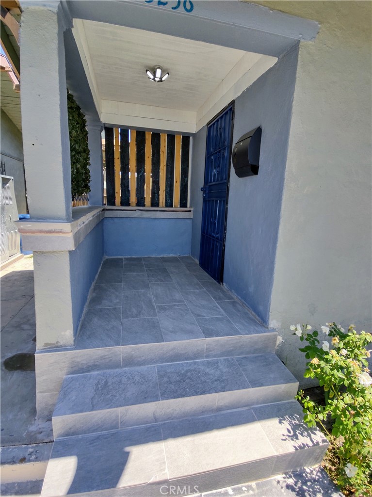 5256 McKinely Ave Los Angeles CA, 9001164119083394050122