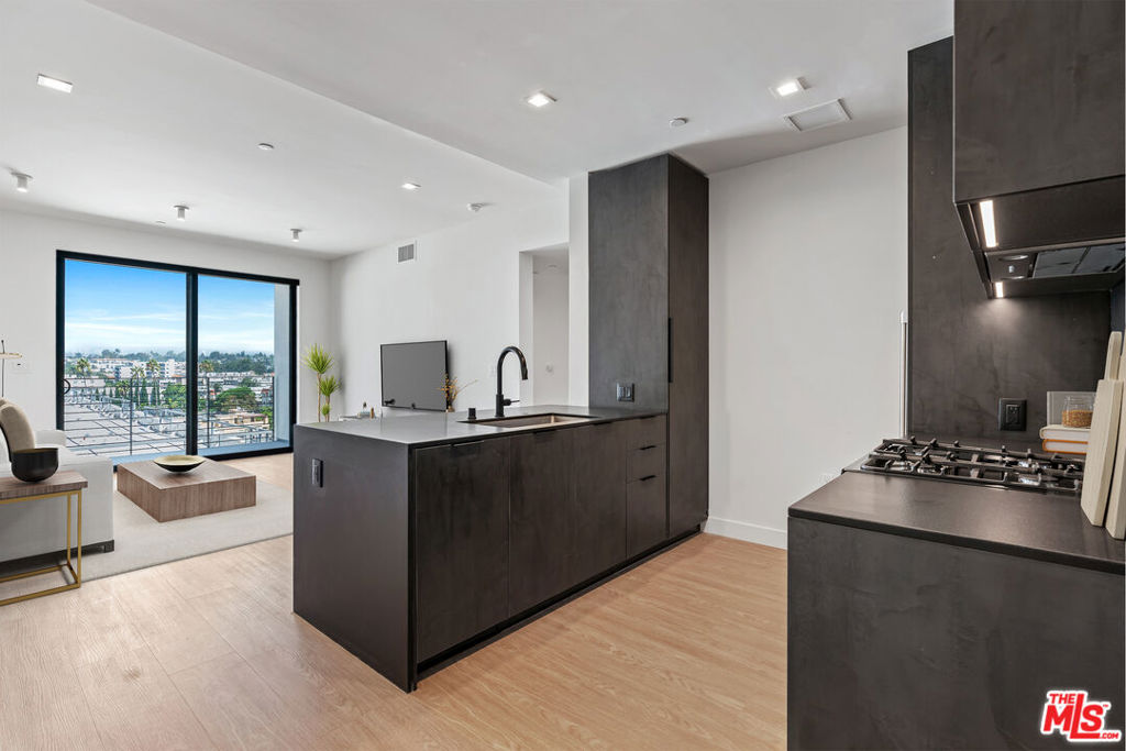 3688 Overland Avenue 401 Los Angeles CA, 9003464113078699137122